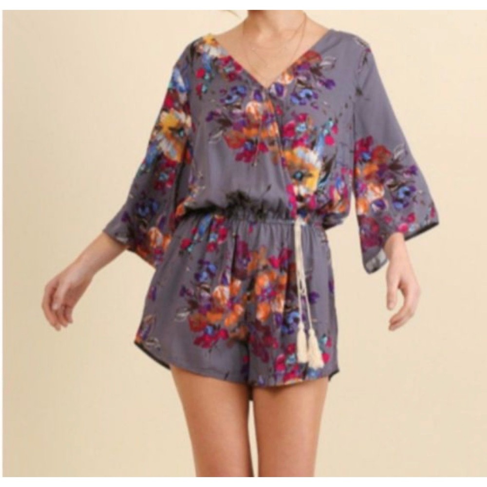 Umgee Gray Ramsey Floral Boho‎ Faux Wrap Romper gray purple flatter V-neckline S